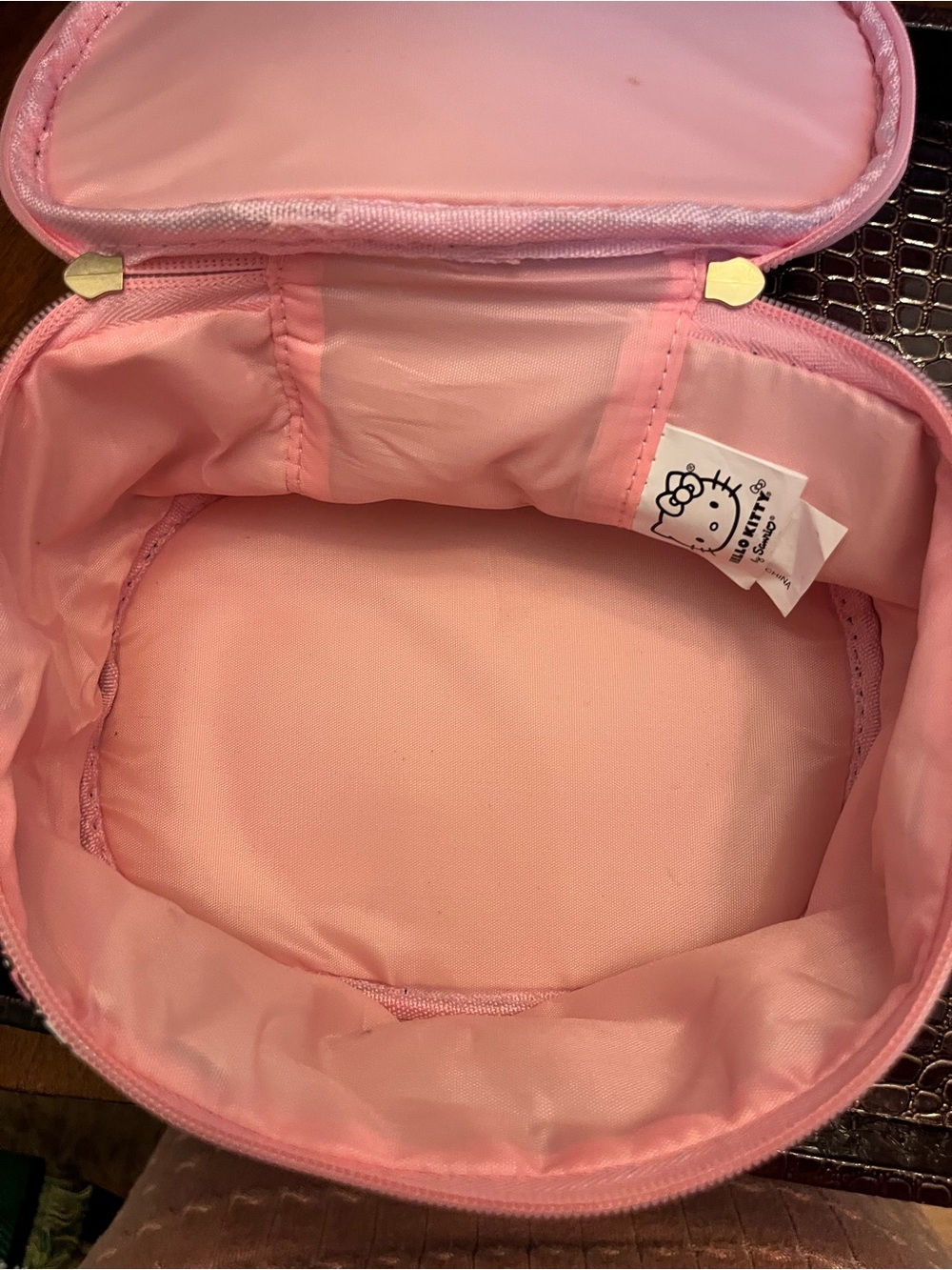 Sanrio Hello Kitty Oval Pink & White Cosmetic Travel Case (GUC) - Picture 10 of 10